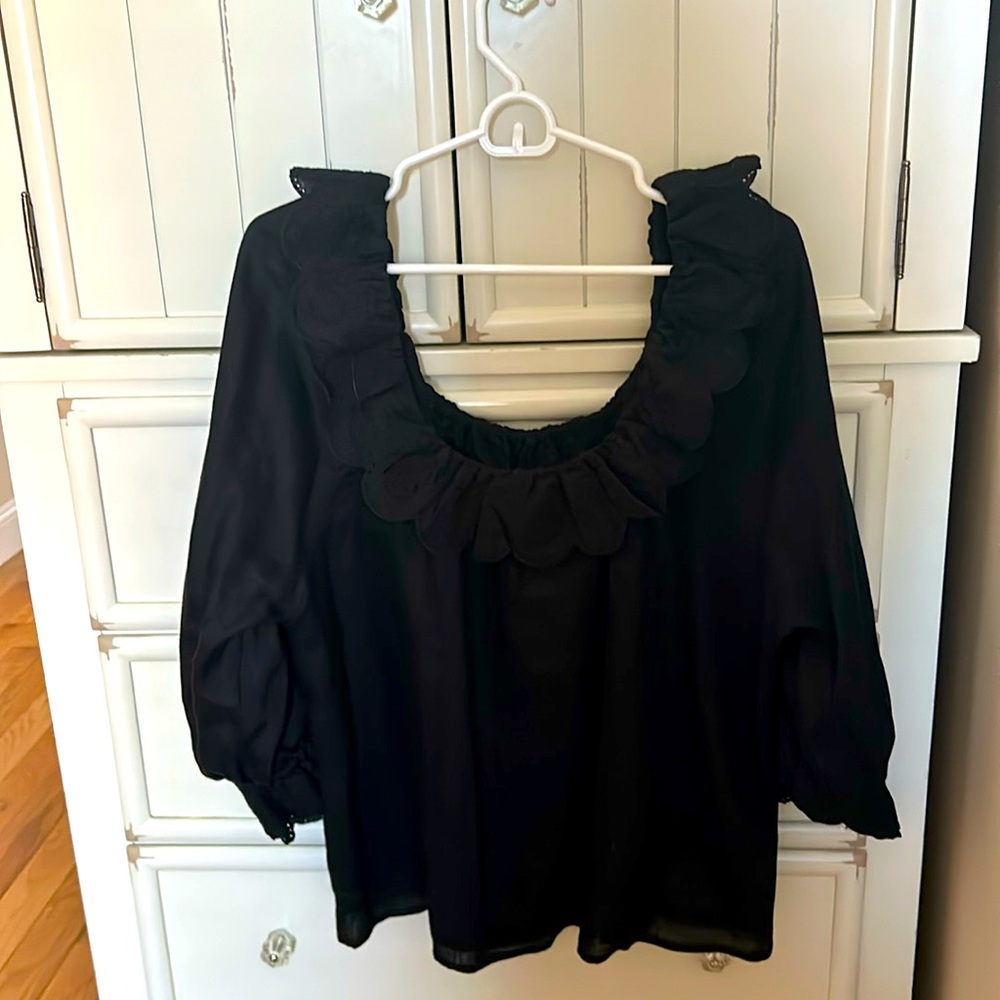 BODEN black cotton summer blouse scoop neck with 3/4 lace trimmed sleeves.